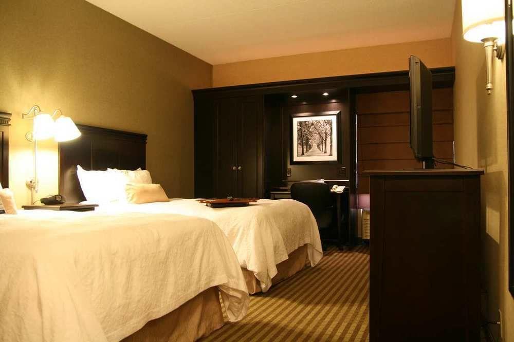 Hampton Inn Long Island/Commack Exterior photo