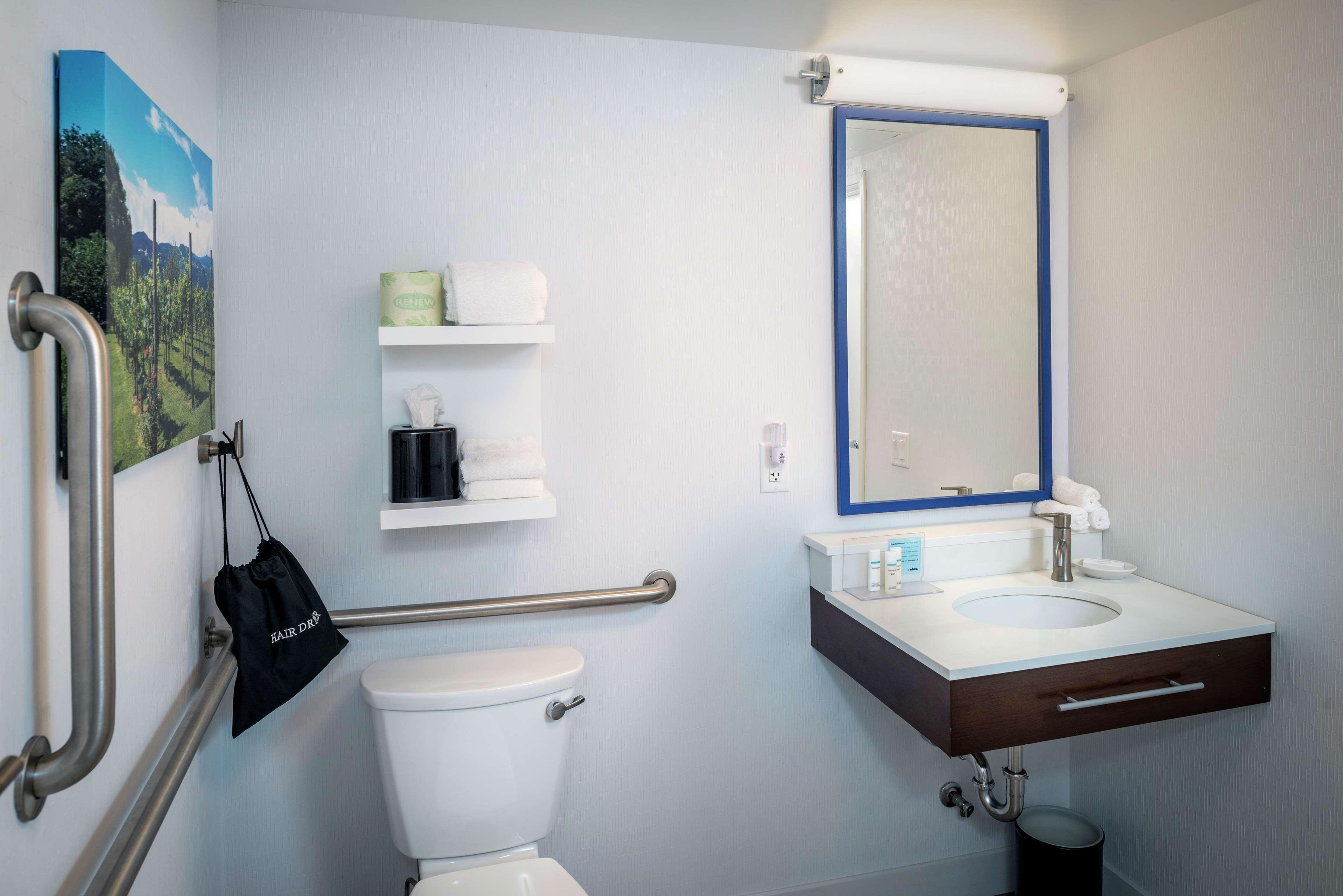Hampton Inn Long Island/Commack Exterior photo