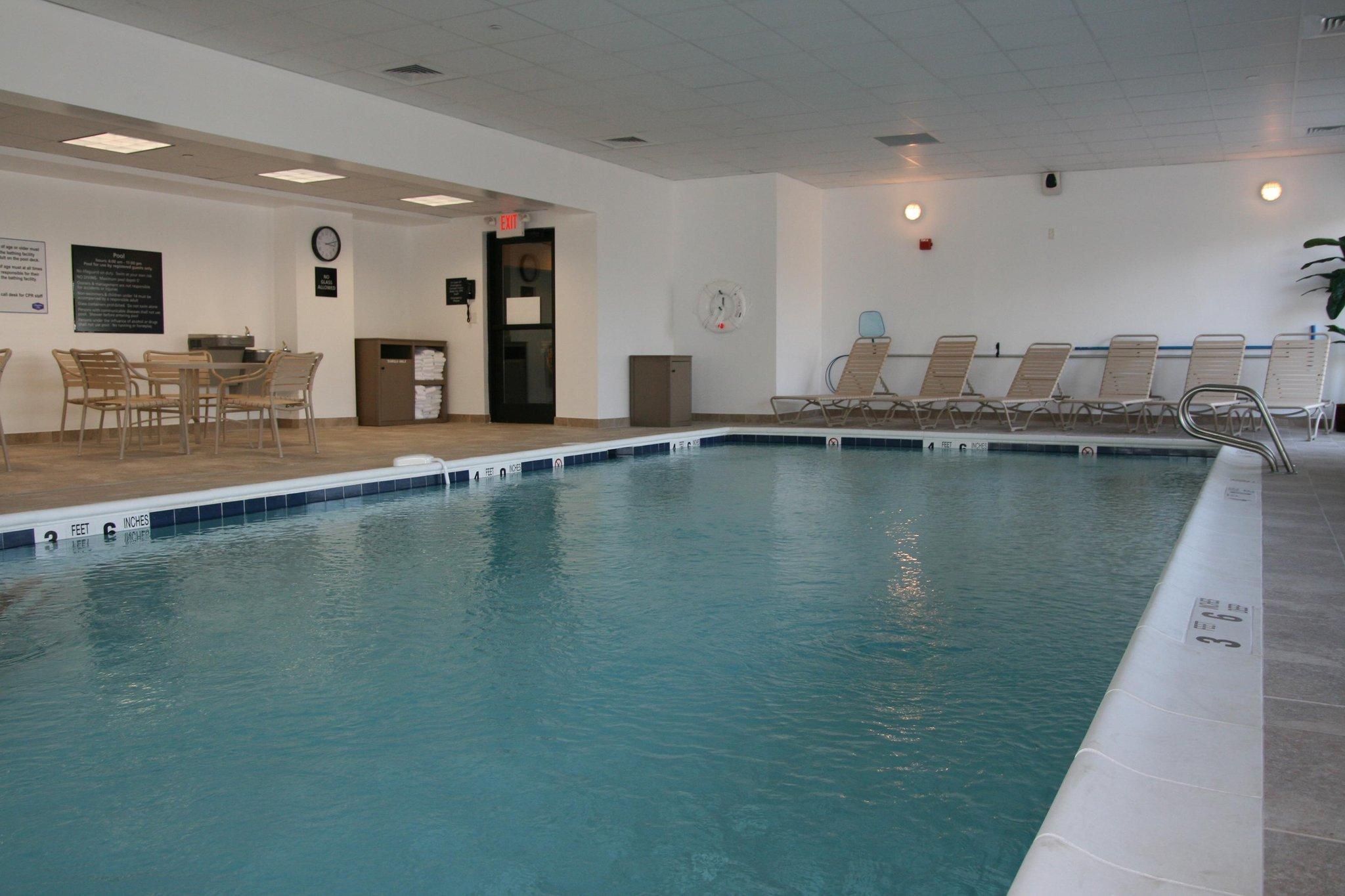 Hampton Inn Long Island/Commack Exterior photo