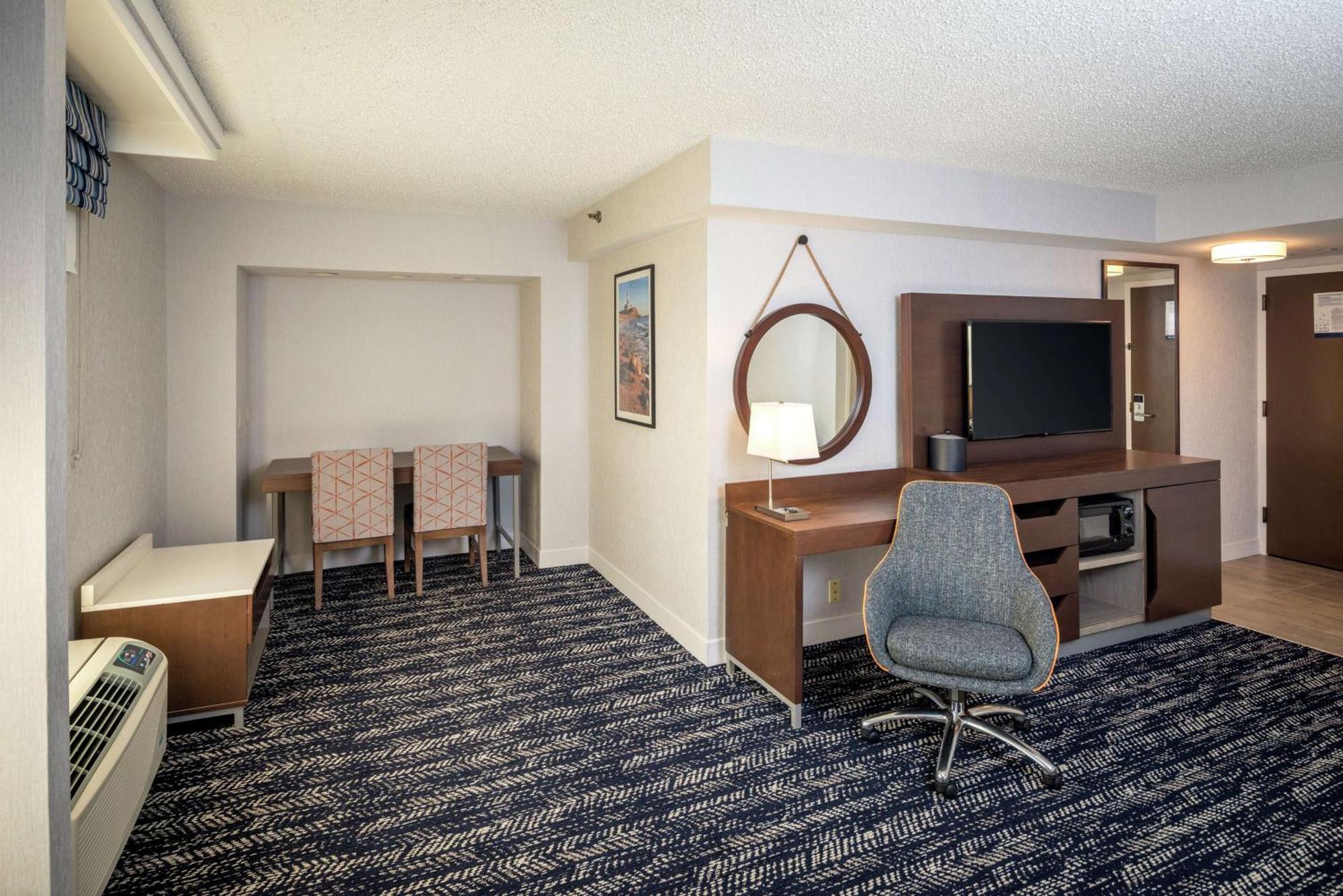 Hampton Inn Long Island/Commack Exterior photo