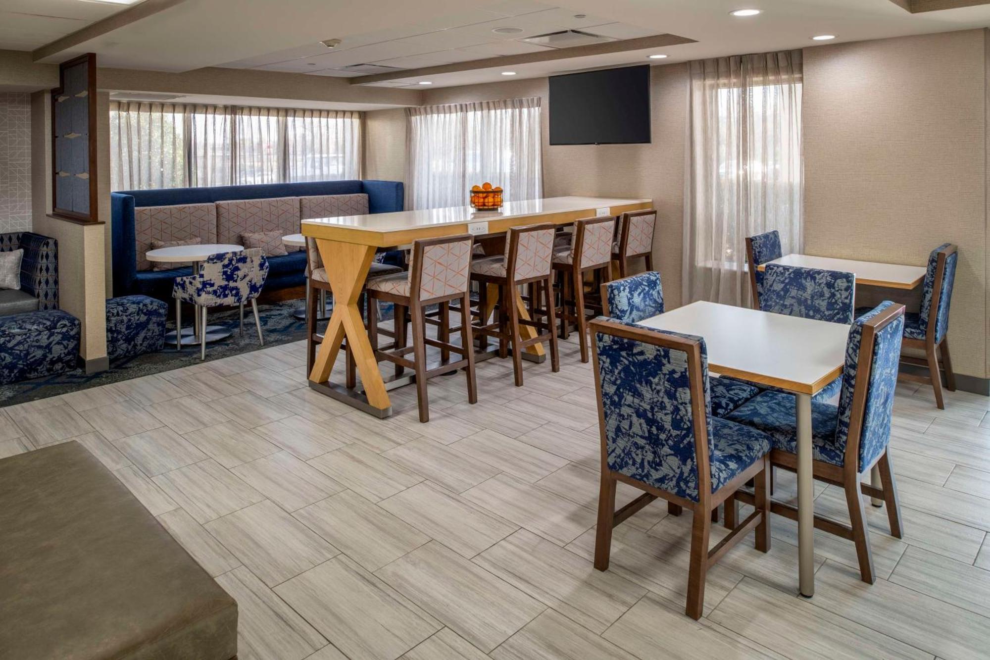 Hampton Inn Long Island/Commack Exterior photo